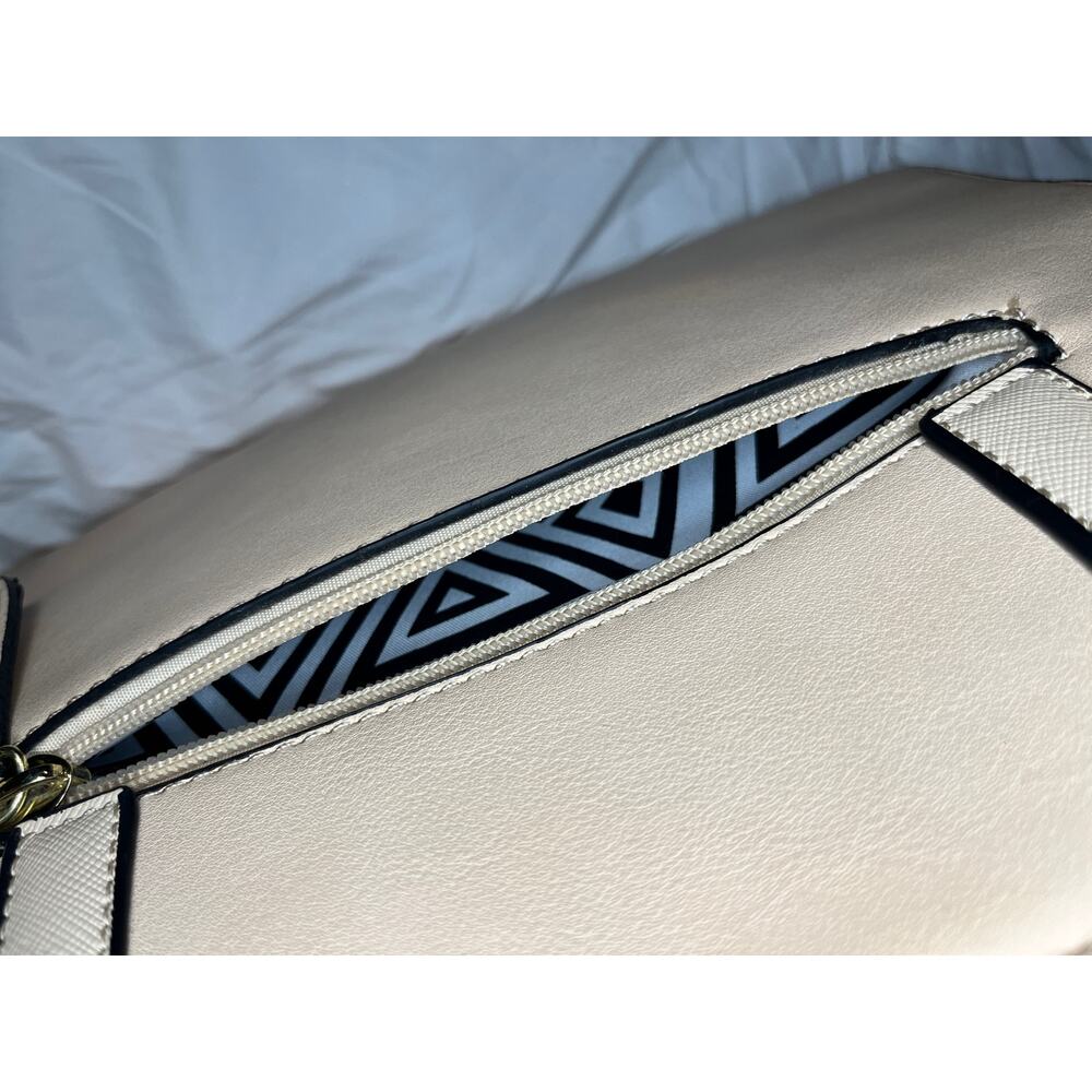 Versace Beige 19.69 Abbigliamento Sportivo Leather Handbag - Picture 7 of 12